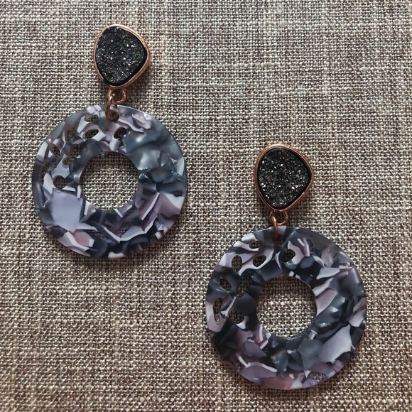 Tres Femmes earrings - Picture 2 of 3